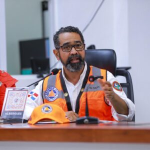 Defensa civil busca niña arrastrada por cañada en Santo Domingo Norte