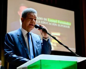 Leonel Fernández rechaza fusión de MESCyT y Minerd y propone transformar la UASD con visión global