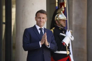 Macron pide incluir al Líbano en alto el fuego para garantizar su efectividad