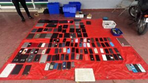 Policía detiene hombre y recupera celulares robados en Santiago