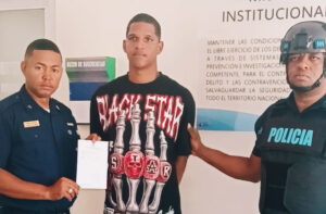 Policía recibe a “El Burro”, vinculado a robos en SDE