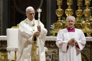 Papa León preside su primera Vigilia Pascual y bautizará a diez adultos en San Pedro