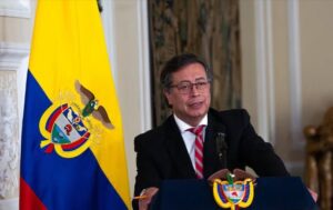 Ecuador impone aranceles del 100% a Colombia y desata crisis comercial