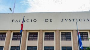 Condenan a 12 años a dos hombres hirieron dueño de negocio en medio de asalto