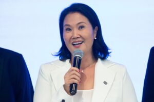 Keiko Fujimori sigue arriba con casi el 92 % escrutado, pero Sánchez reduce la ventaja