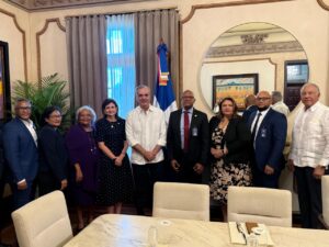 Abinader se reúne con el CMD para mejorar condiciones de profesionales de la salud