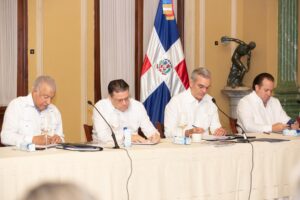 Abinader congela precios de los combustibles esta semana 