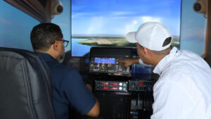 IDAC presenta simulador de vuelo en feria del Cibao 2026