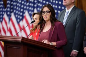 Renuncia la secretaria de Trabajo de EE.UU. en medio de investigaciones en su contra