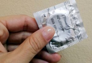 Condones podrían subir hasta 30% por conflicto en Medio Oriente 