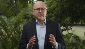 Francisco Domínguez Brito: “Urge transición energética ante volatilidad del petróleo”