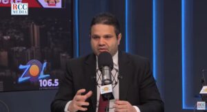 Salida de Emiratos Árabes debilitaría control petrolero sin impacto inmediato, advierte Richard Medina