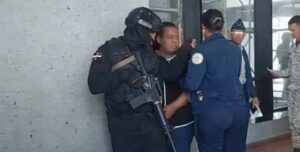 Trasladan a audiencia acusada de decapitar su hija en 2024