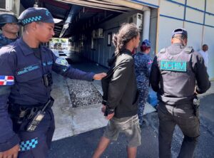 Policía Nacional detiene a hombre tras asalto a joven en Santiago