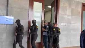 Aplazan audiencia de coerción contra el coronel Madé por agresión a un joven