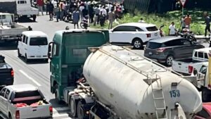 Pierden la vida tres personas tras un camión perder el control