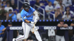 Javier Sanoja impulsa triunfo de los Miami Marlins sobre Los Angeles Dodgers en la octava
