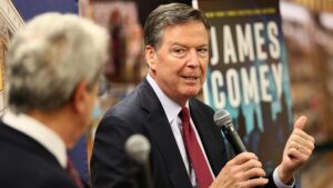 Jurado vuelve a imputar a exdirector FBI por polémica publicación en redes vinculada a Trump