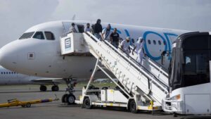 Paraguay recibe 16 migrantes no admitidos por EE. UU. para retorno a sus países