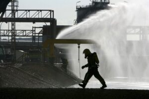 Fuga química en planta de West Virginia deja dos muertos y decenas de heridos