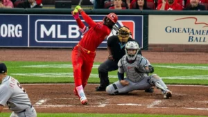 Elly De La Cruz jonronea en victoria de Cincinnati sobre Detroit