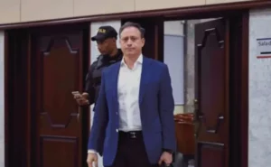 Jean Alain Rodríguez regresa al país tras viaje médico a España en medio de su juicio por corrupción