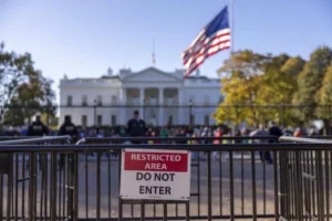 Detienen a hombre por intentar saltar valla cerca de la Casa Blanca