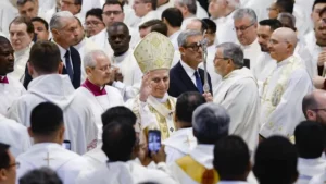 León XIV solicita reabrir diálogo por una paz justa en Oriente Medio durante conversación con Herzog