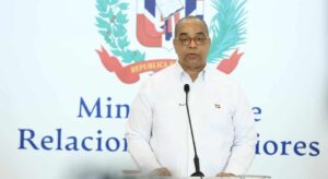 Ingresos de consulados pasarán al Estado como parte de reforma del servicio exterior