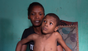Hogar en dificultades clama por apoyo para dos niños con atrofia muscular
