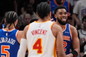 Knicks aplastan a Hawks y avanzan con histórica paliza en playoffs de la NBA