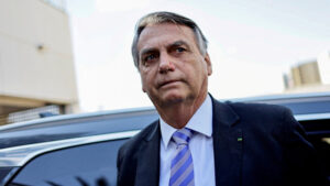 Bolsonaro es hospitalizado en Brasilia para cirugía de hombro en medio de condena por intento de golpe