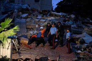 Venezuela eleva a 235 los muertos y 4,300 los heridos por terremotos