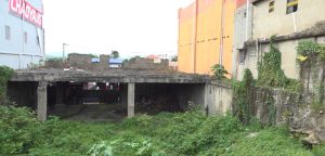 Vecinos de Savica advierten peligro por excavación abandonada en Los Alcarrizos