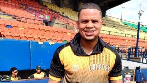Sismo en Venezuela interrumpe juego de Isaías Tejeda en plena acción
