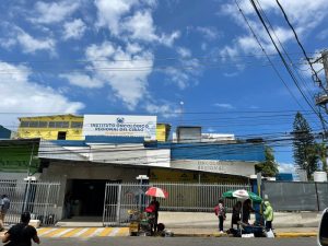 Allanan y detienen exdirectivos del Oncológico de Santiago