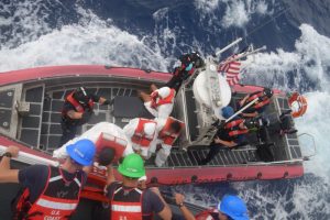 Repatrian a 32 dominicanos tras interceptar embarcación con 40 inmigrantes en PR