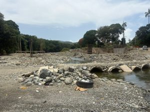 Fundación denuncia extracción ilegal de arena y contaminación aceleran deterioro del río Camú