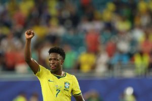 Brasil golea a Escocia 3-0 y avanza como líder de grupo; Neymar debuta en el Mundial