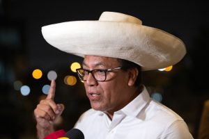Sánchez busca invalidar votos del exterior en cerrada elección peruana