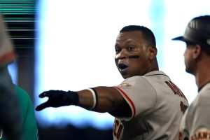 Rafael Devers arma berrinche tras negarse a salir por corredor emergente