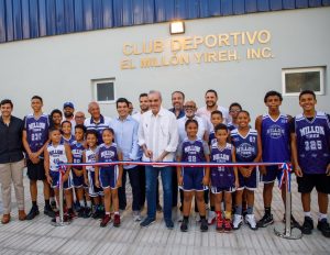 Abinader entrega renovado el Club Deportivo El Millón Yireh en el Distrito Nacional