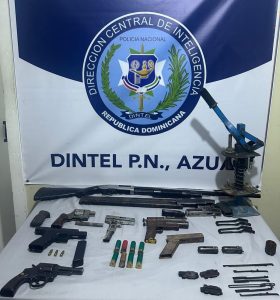 DINTEL ocupa arsenal de armas y detiene a tres hombres en Azua