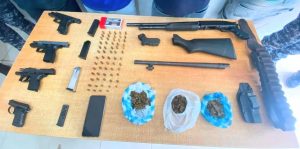 Incautan drogas y armas de fuego durante operativos en Barahona