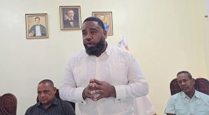 Regidor denuncia presuntas exhumaciones ilegales en cementerios de Bayaguana