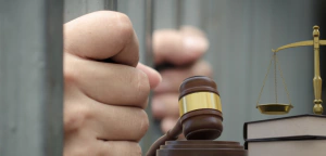 Prisión preventiva para hombre que hirió de bala a su pareja en Valverde