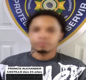 Se entrega hombre acusado de atacar a tiros patrullas policiales en Villa Verde