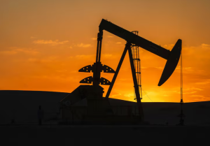 El petróleo Brent alcanza los 73,15 dólares impulsado por conflicto entre EE. UU. e Irán