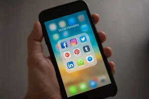 Alemania estudia restringir el uso de redes sociales a menores de 13 años