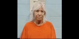 Mujer admite poner en riesgo a hija adoptiva por supuesto intercambio por un mono